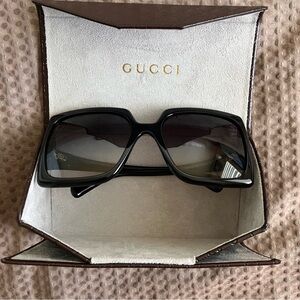 Women’s Gucci Black oversized sunglasses